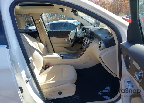 2022 Mercedes-Benz Glc 300 4Matic Suv from USA, damaged, VIN W1N0G8EB4NG118256